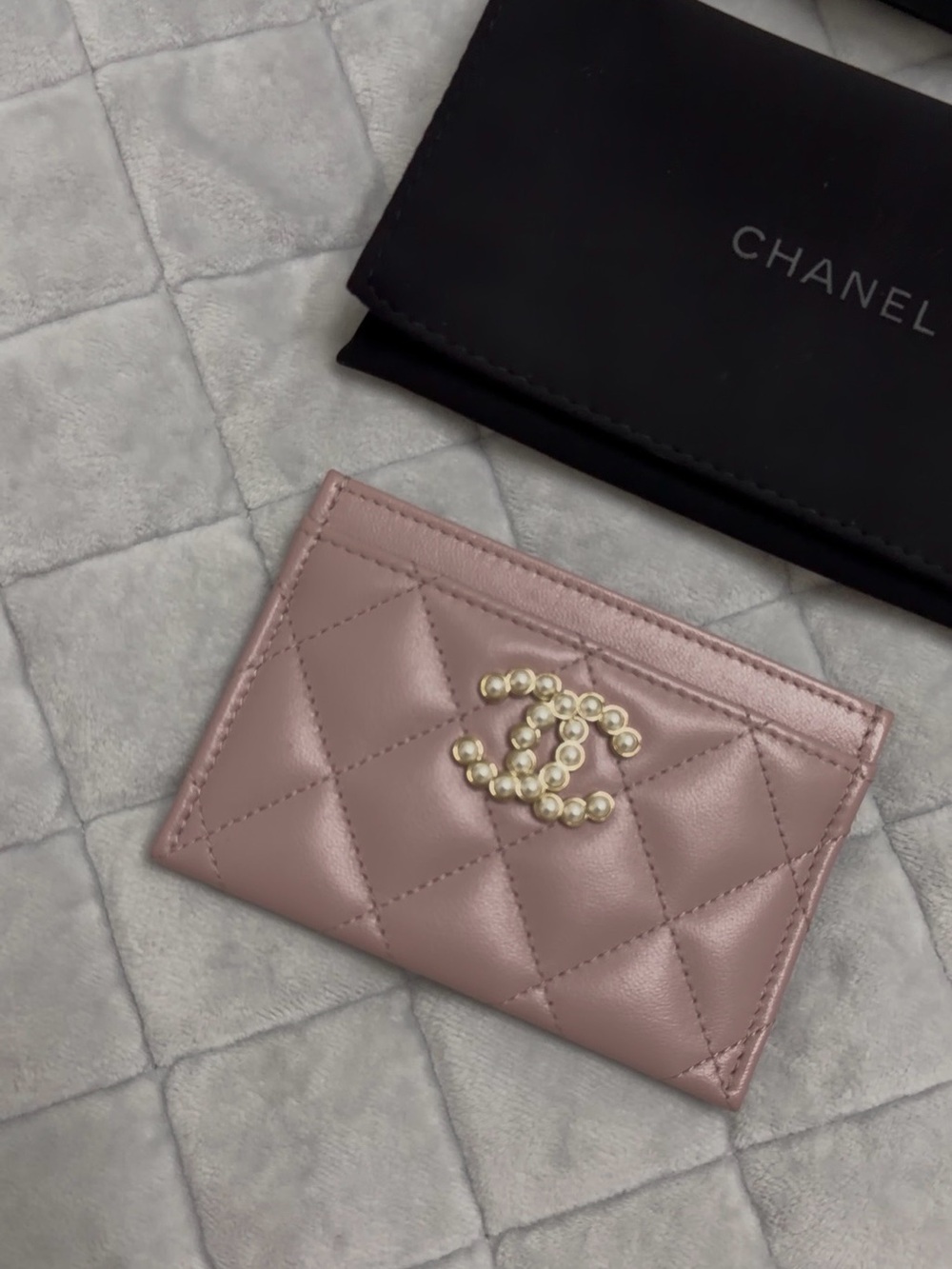 Chanel Pearl CC Cardholder - Picture 2 of 3